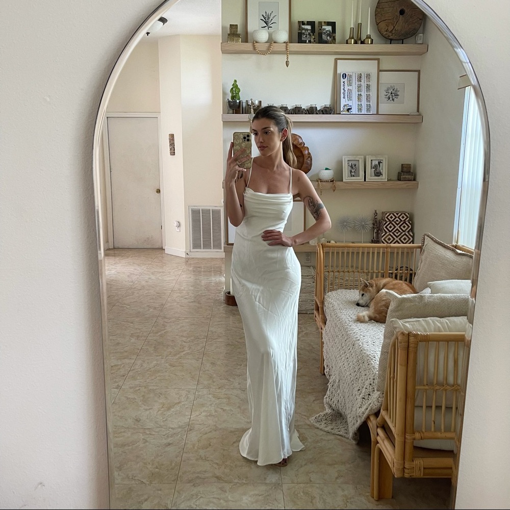 Lulus size 4 wedding dress